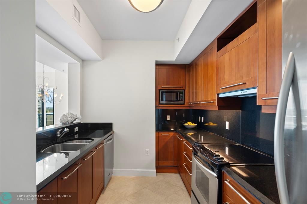 Active With Contract: $875,000 (2 beds, 2 baths, 1161 Square Feet)