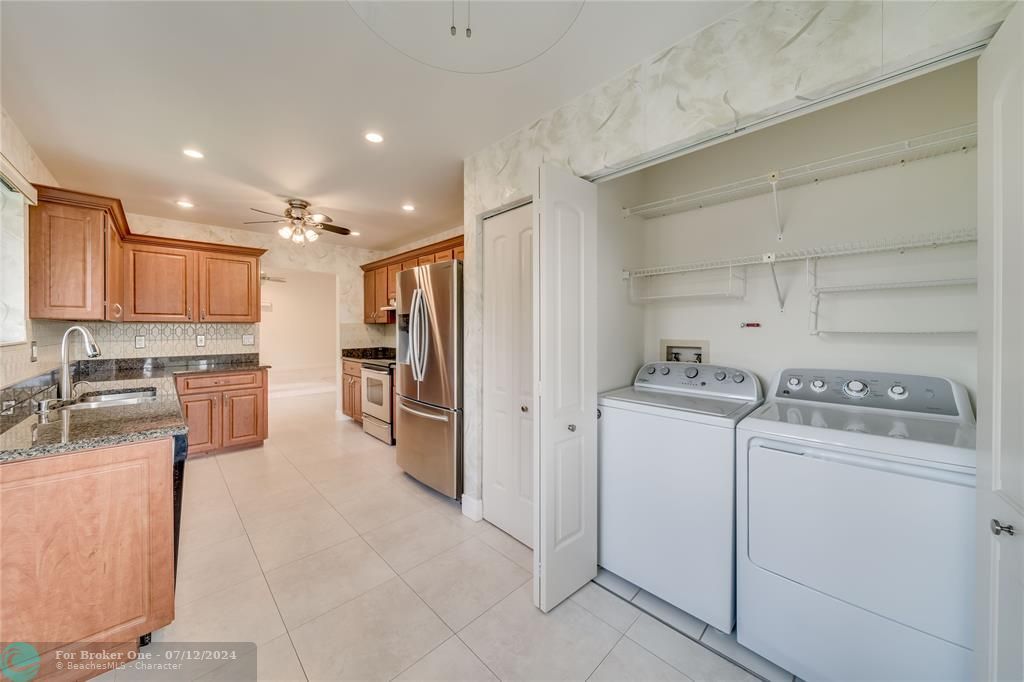For Sale: $389,900 (2 beds, 2 baths, 1380 Square Feet)
