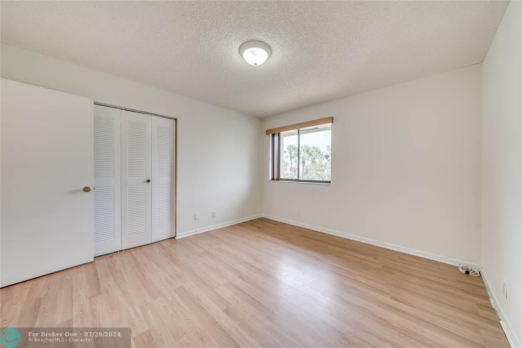 For Sale: $389,900 (2 beds, 2 baths, 1380 Square Feet)