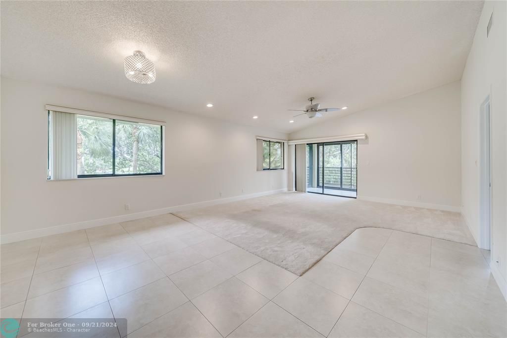 For Sale: $389,900 (2 beds, 2 baths, 1380 Square Feet)