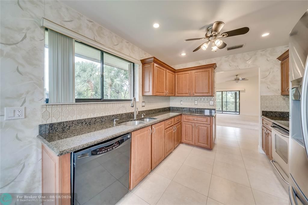 For Sale: $389,900 (2 beds, 2 baths, 1380 Square Feet)