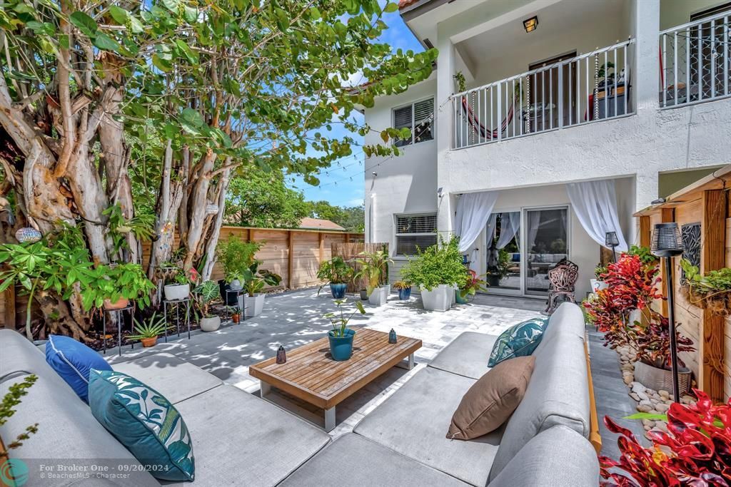 Recently Sold: $647,000 (3 beds, 2 baths, 1940 Square Feet)