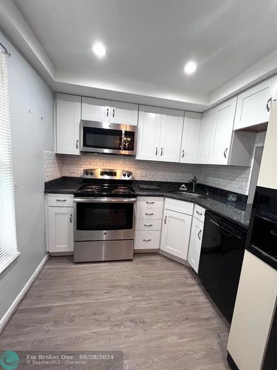 For Sale: $94,900 (1 beds, 1 baths, 660 Square Feet)