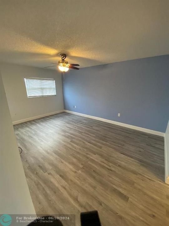 Active With Contract: $284,900 (2 beds, 2 baths, 1533 Square Feet)