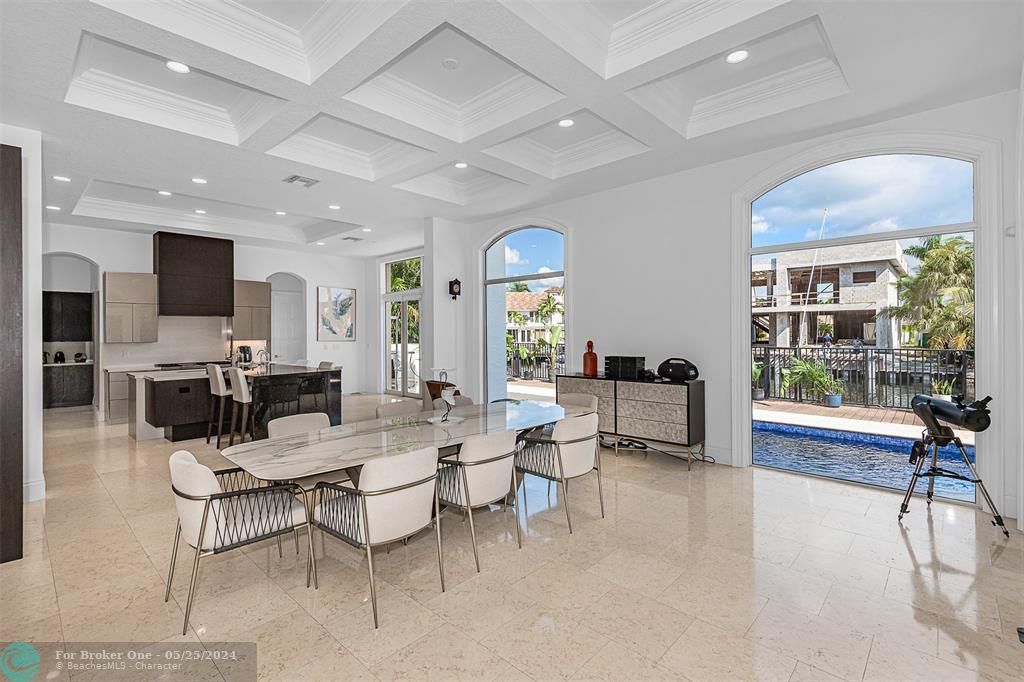 For Sale: $4,985,000 (5 beds, 6 baths, 5794 Square Feet)