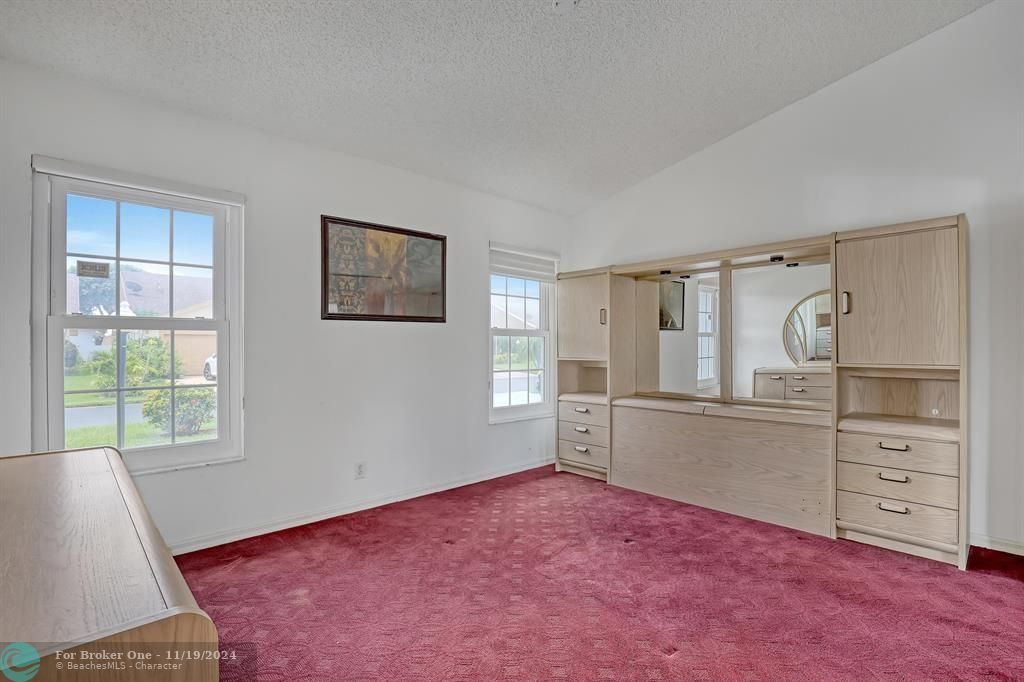 Active With Contract: $2,600 (2 beds, 2 baths, 1645 Square Feet)