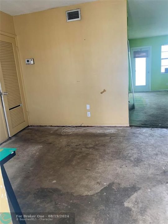 Active With Contract: $60,000 (1 beds, 1 baths, 730 Square Feet)