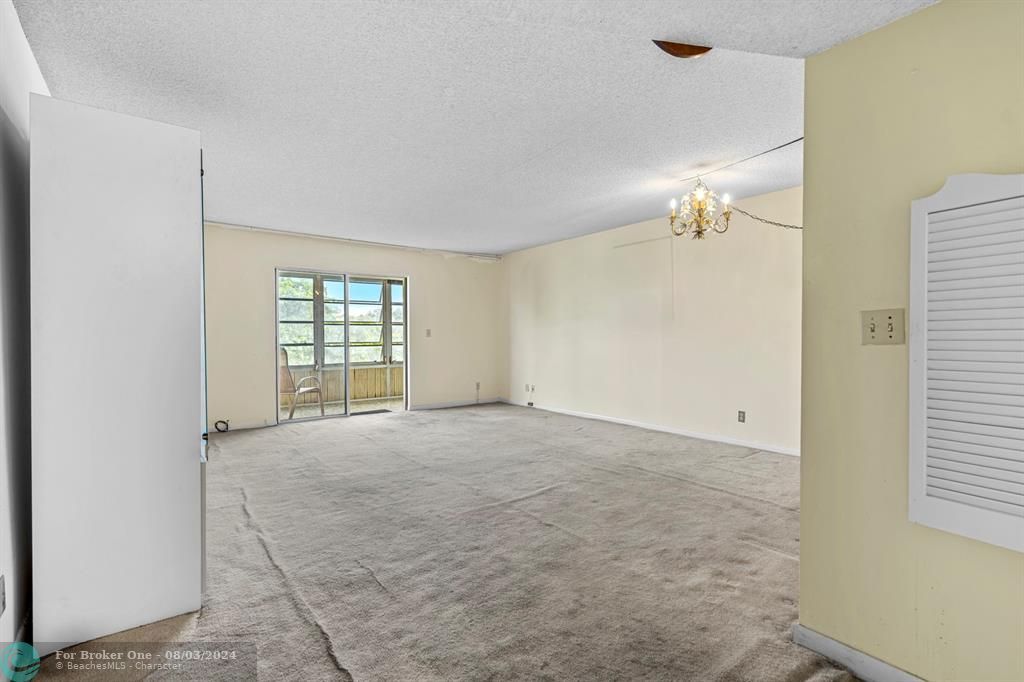 Active With Contract: $85,000 (1 beds, 1 baths, 920 Square Feet)