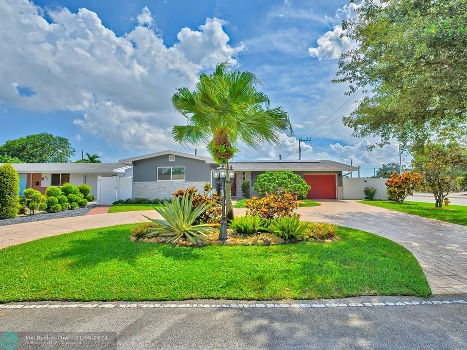 Active With Contract: $650,000 (3 beds, 3 baths, 1364 Square Feet)