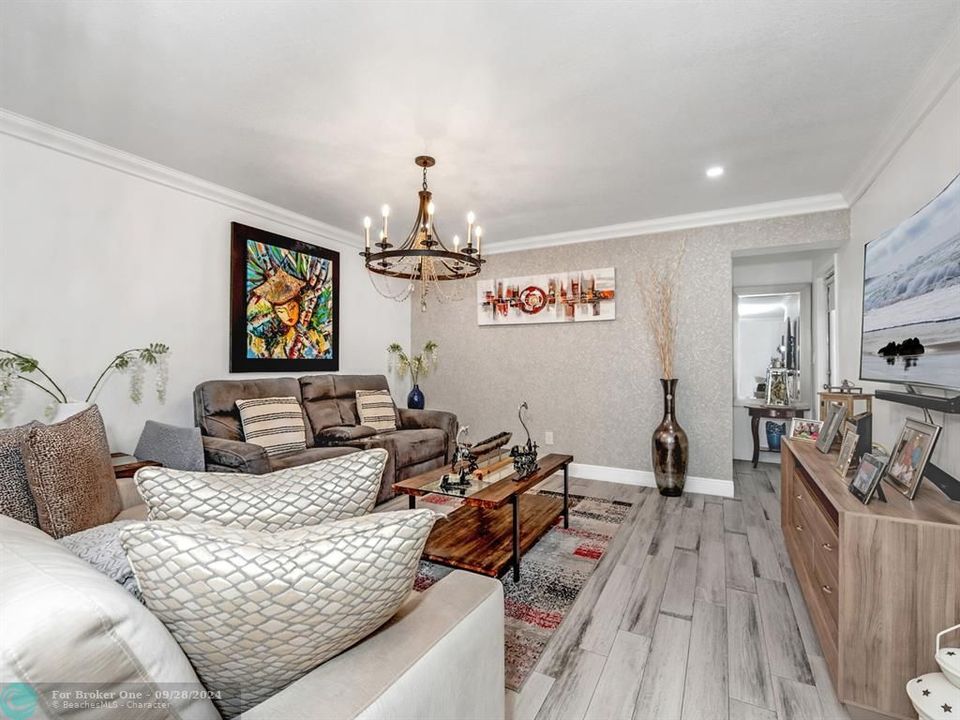 Active With Contract: $650,000 (3 beds, 3 baths, 1364 Square Feet)