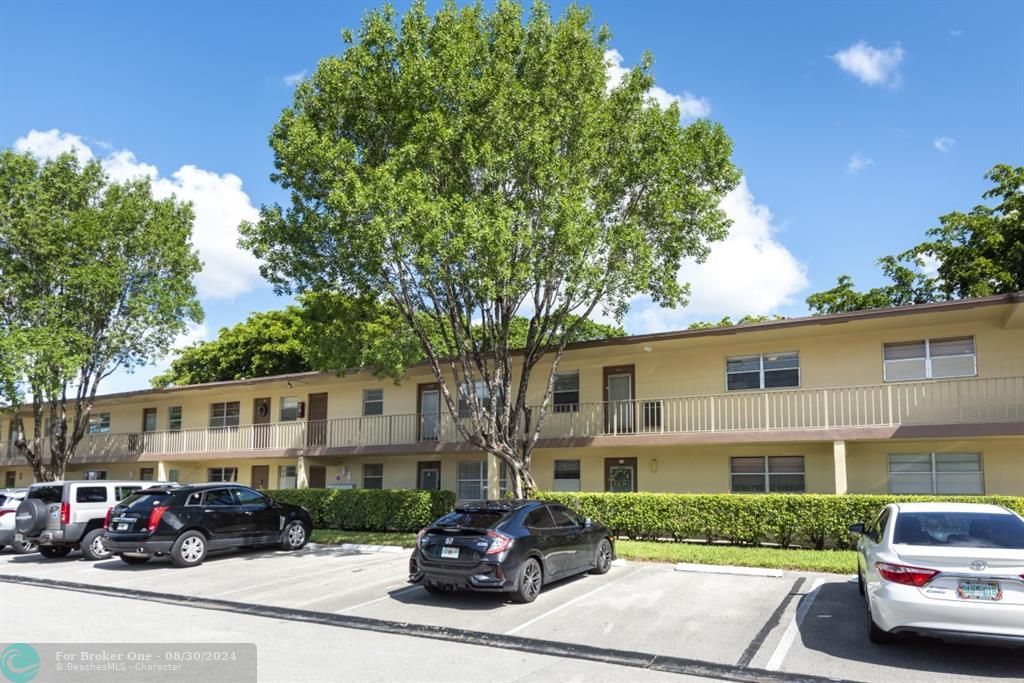 Active With Contract: $124,700 (2 beds, 2 baths, 990 Square Feet)