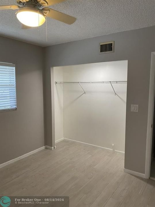 Active With Contract: $124,700 (2 beds, 2 baths, 990 Square Feet)