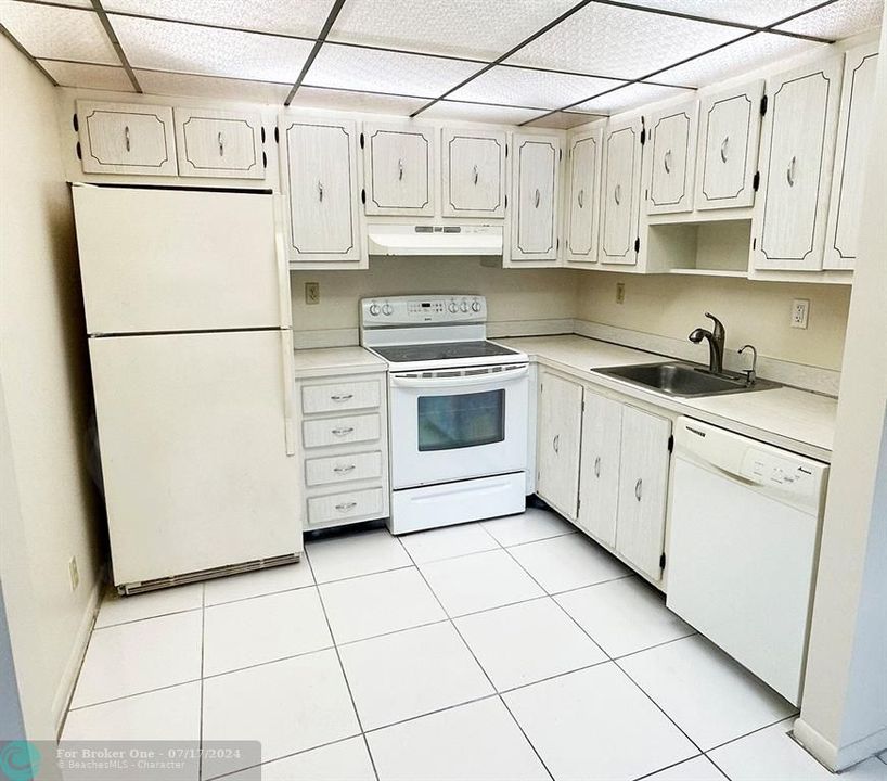 For Sale: $85,000 (1 beds, 1 baths, 760 Square Feet)