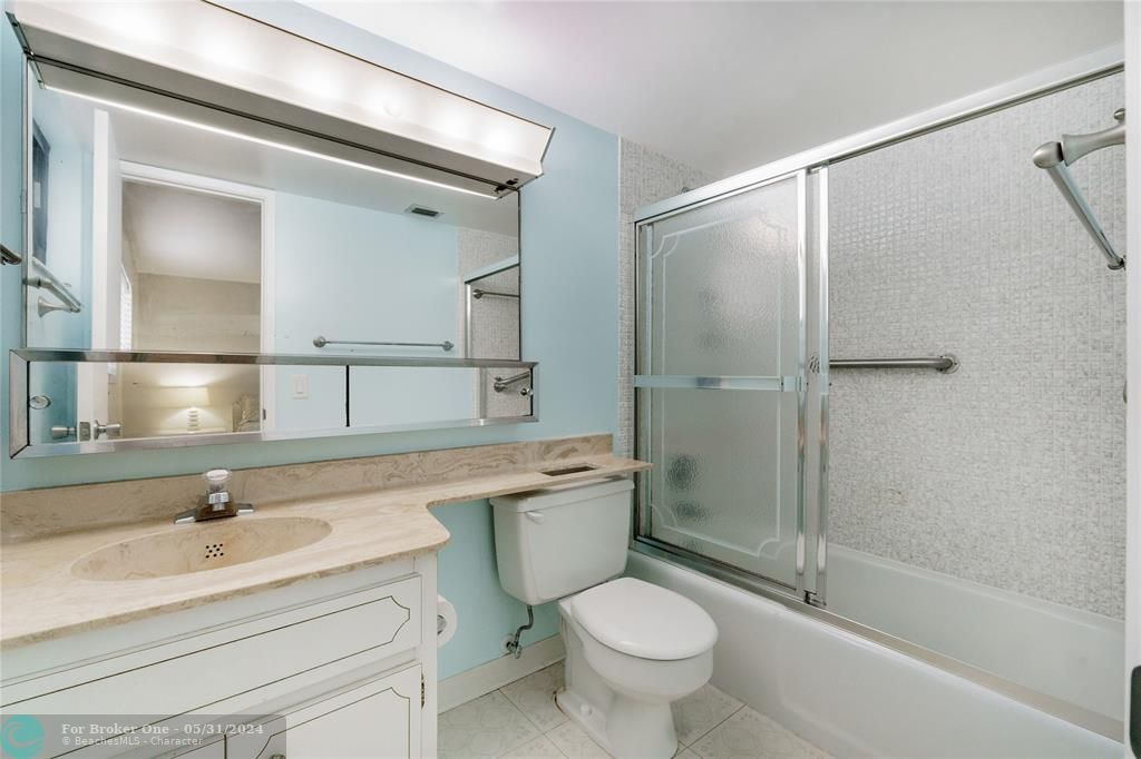 待售: $135,000 (1 贝兹, 1 浴室, 760 平方英尺)