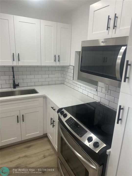 Active With Contract: $111,990 (1 beds, 1 baths, 725 Square Feet)