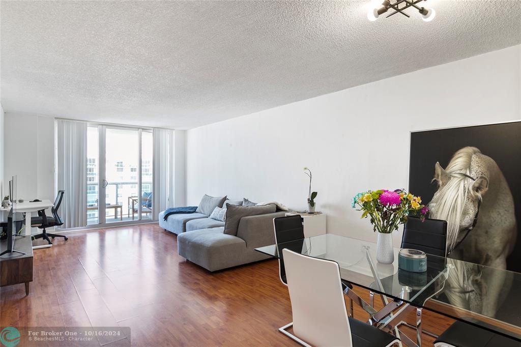 Active With Contract: $2,790 (2 beds, 2 baths, 1505 Square Feet)