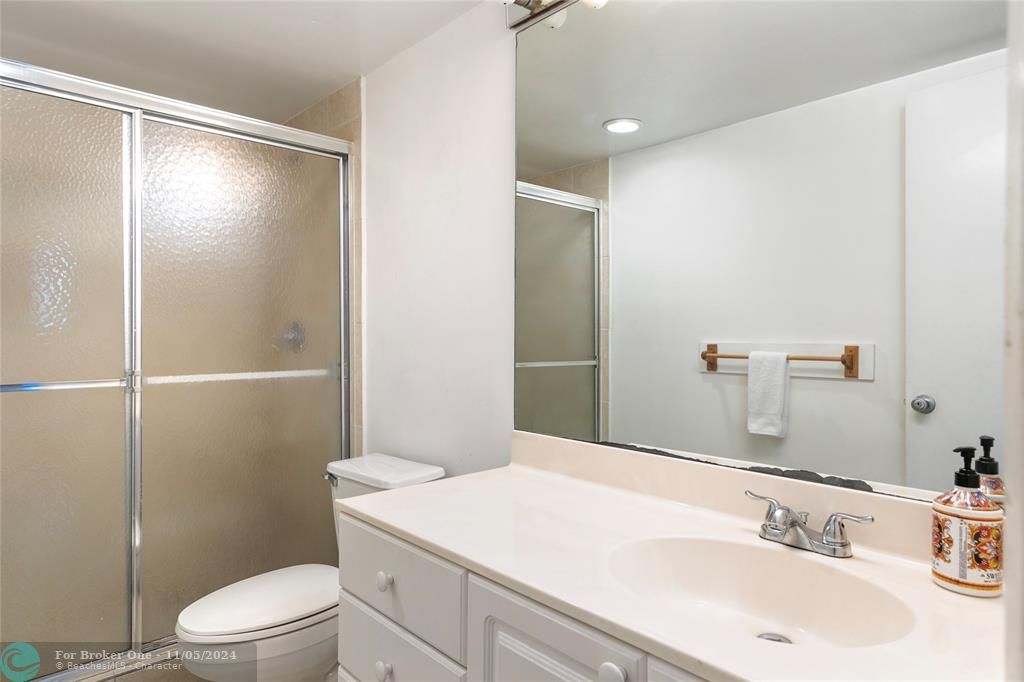 Active With Contract: $2,790 (2 beds, 2 baths, 1505 Square Feet)