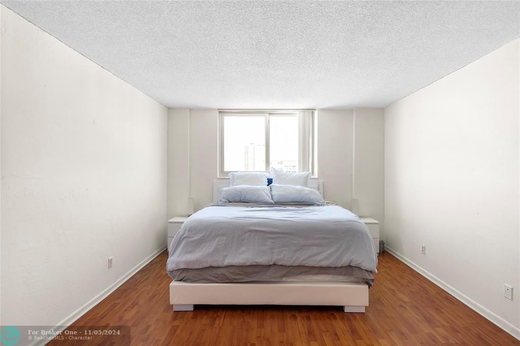 Active With Contract: $2,790 (2 beds, 2 baths, 1505 Square Feet)