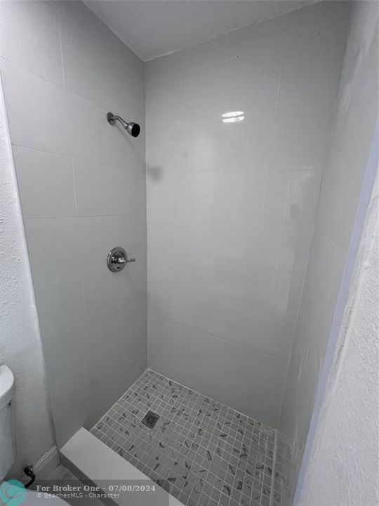 合同活跃: $2,300 (2 贝兹, 1 浴室, 1430 平方英尺)