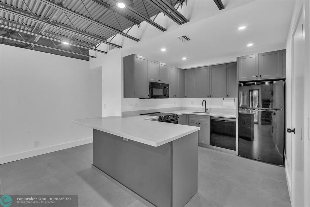 Active With Contract: $1,599,000 (0 beds, 0 baths, 3992 Square Feet)