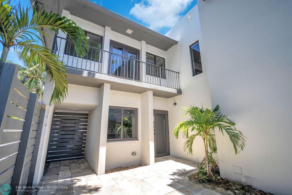 Active With Contract: $1,599,000 (0 beds, 0 baths, 3992 Square Feet)