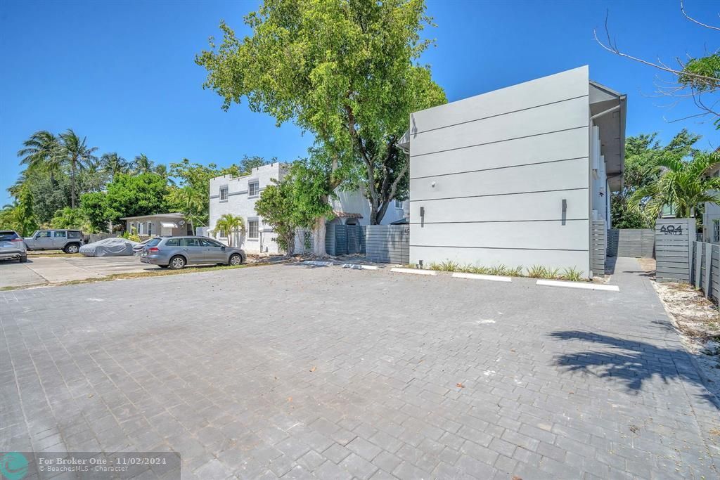 Active With Contract: $1,599,000 (0 beds, 0 baths, 3992 Square Feet)