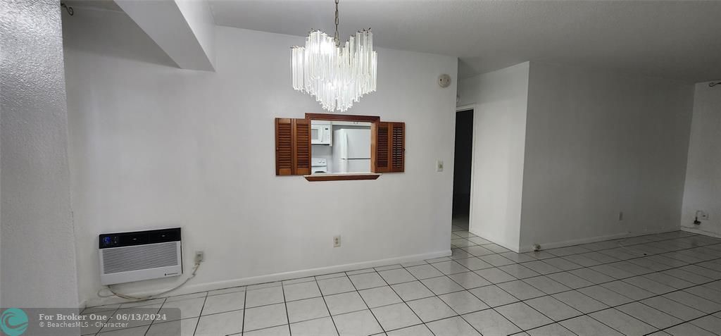 Active With Contract: $1,200 (1 beds, 1 baths, 675 Square Feet)