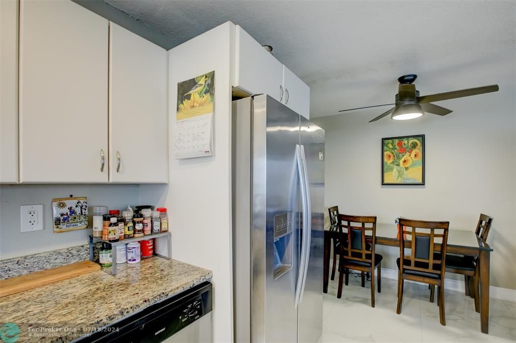 Active With Contract: $289,000 (2 beds, 2 baths, 915 Square Feet)
