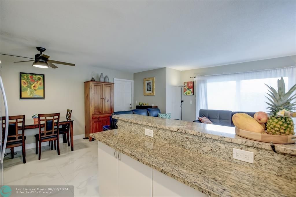 Active With Contract: $289,000 (2 beds, 2 baths, 915 Square Feet)