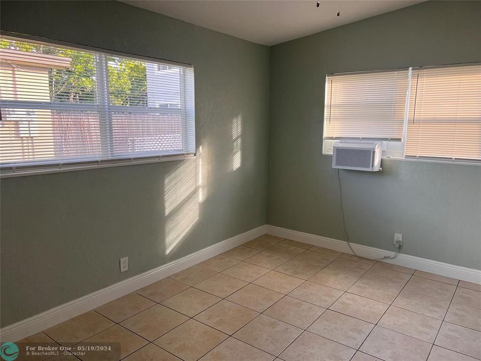 For Sale: $1,950 (2 beds, 1 baths, 1170 Square Feet)