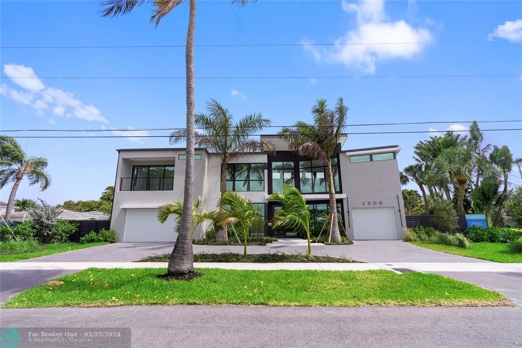 Recently Sold: $3,995,000 (5 beds, 5 baths, 4494 Square Feet)