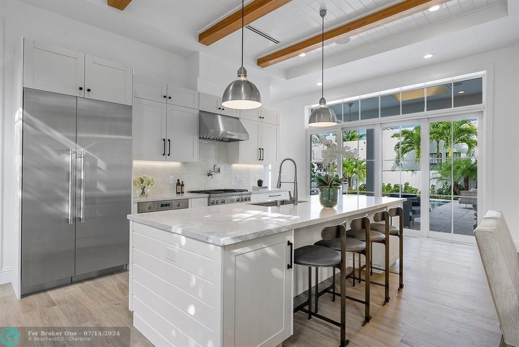 Recently Sold: $2,999,999 (4 beds, 3 baths, 3200 Square Feet)