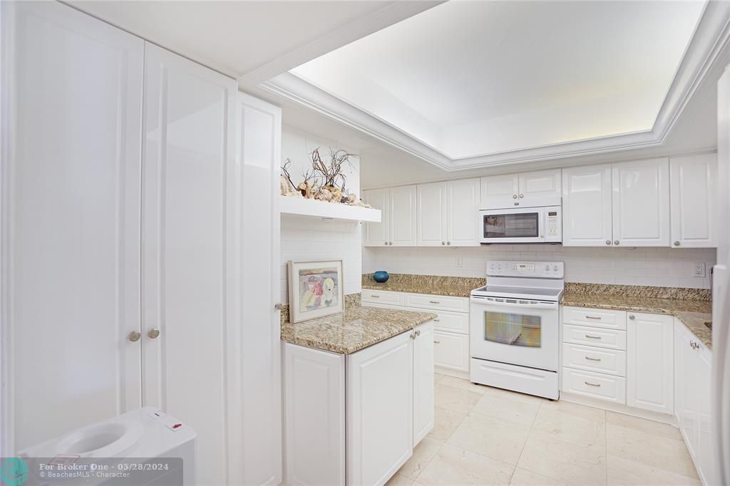 Active With Contract: $749,000 (2 beds, 2 baths, 1600 Square Feet)
