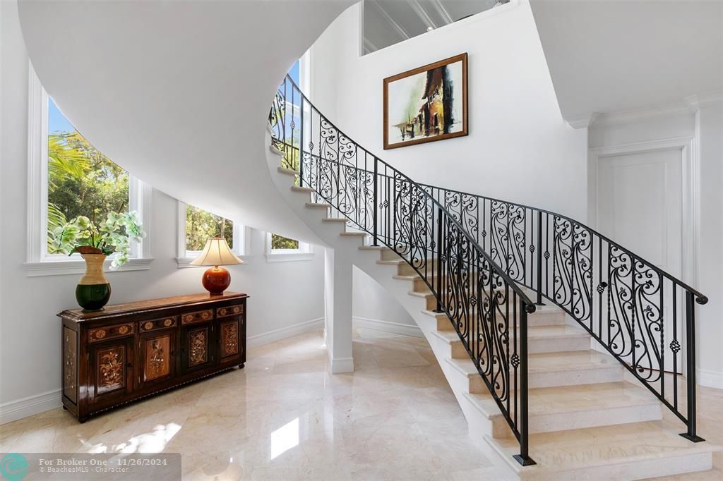 Active With Contract: $8,945,000 (7 beds, 7 baths, 7484 Square Feet)