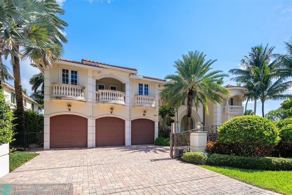 Active With Contract: $8,945,000 (7 beds, 7 baths, 7484 Square Feet)