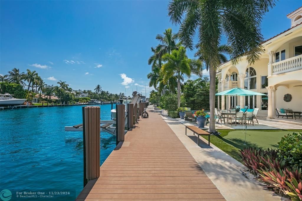 Active With Contract: $8,945,000 (7 beds, 7 baths, 7484 Square Feet)