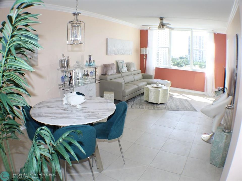 Active With Contract: $2,100 (1 beds, 1 baths, 775 Square Feet)