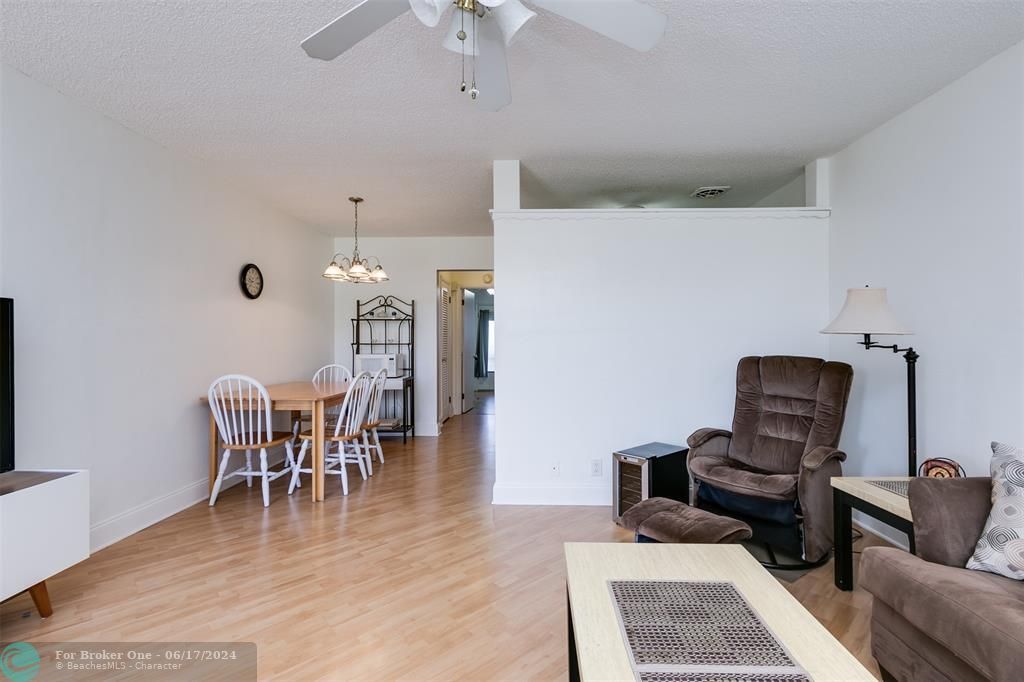 Active With Contract: $108,000 (1 beds, 1 baths, 625 Square Feet)