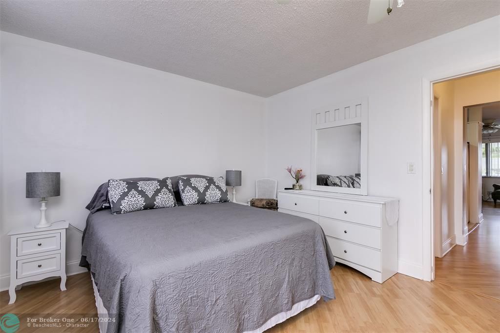 Active With Contract: $108,000 (1 beds, 1 baths, 625 Square Feet)