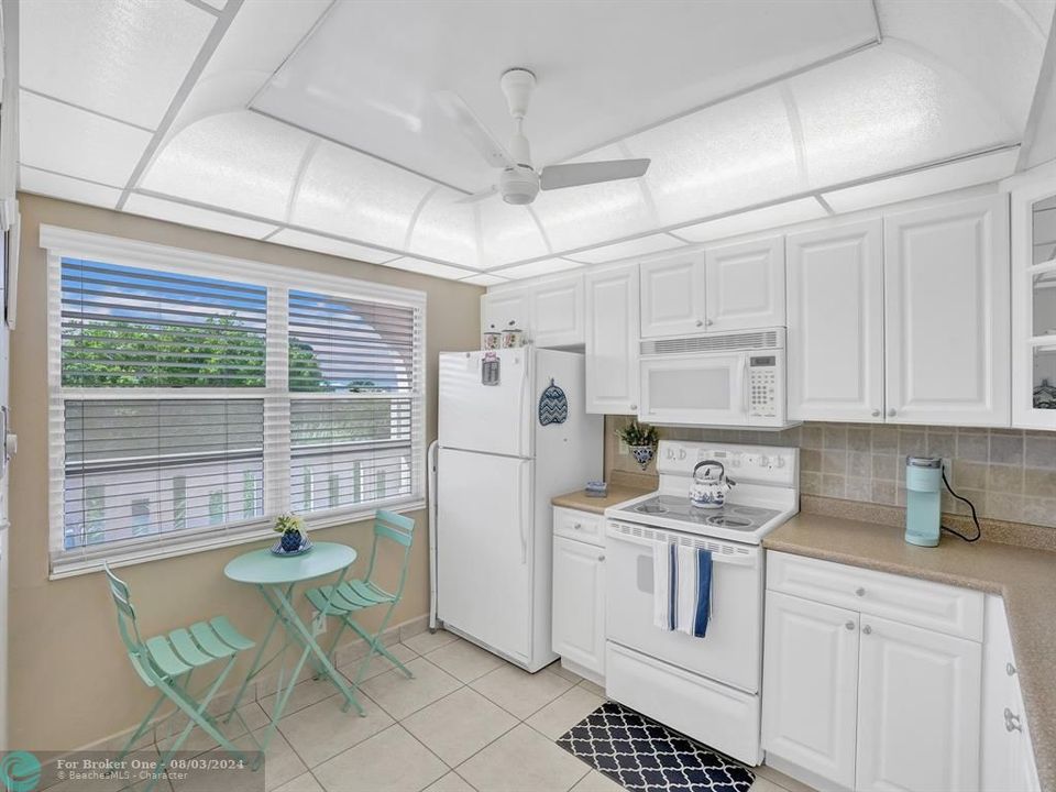 Active With Contract: $2,200 (2 beds, 2 baths, 1161 Square Feet)