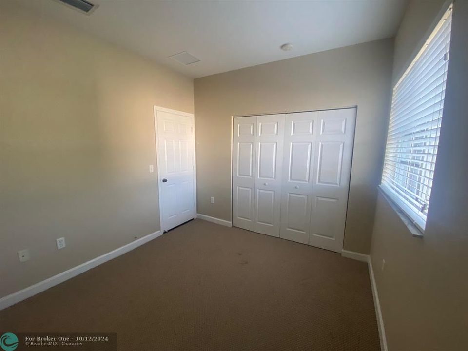 For Sale: $249,000 (2 beds, 2 baths, 1048 Square Feet)