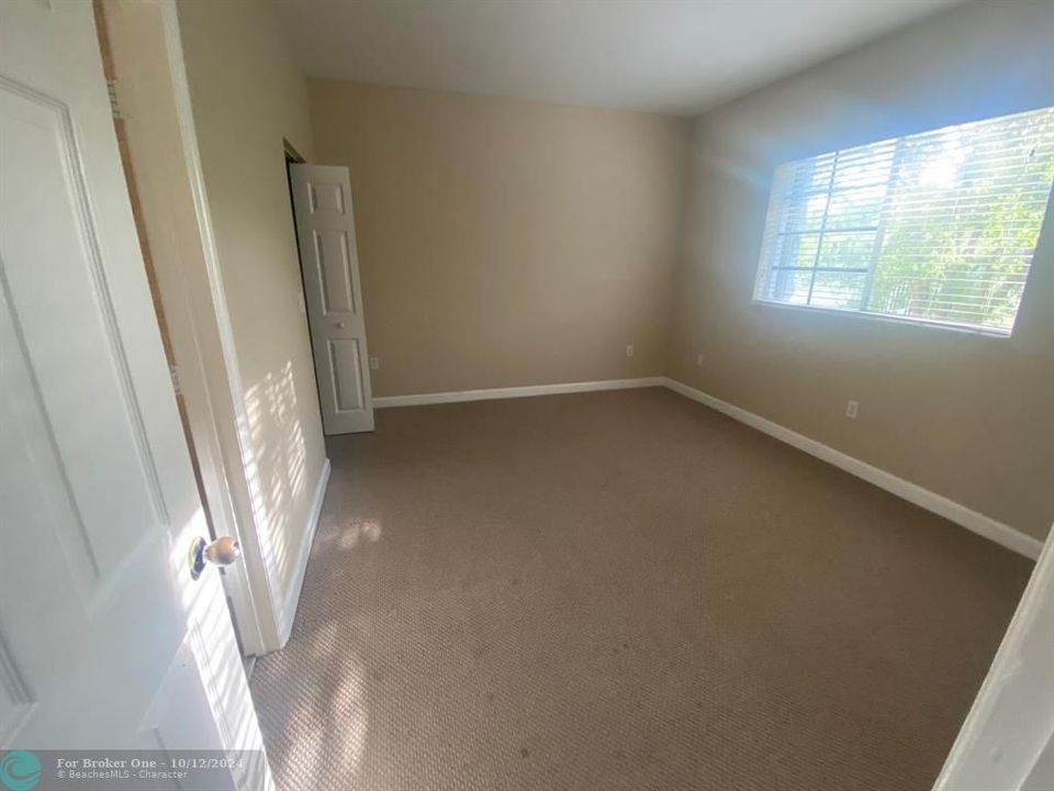 For Sale: $249,000 (2 beds, 2 baths, 1048 Square Feet)