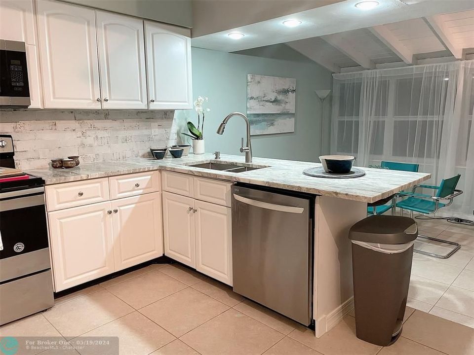Recently Sold: $2,950 (2 beds, 2 baths, 1224 Square Feet)