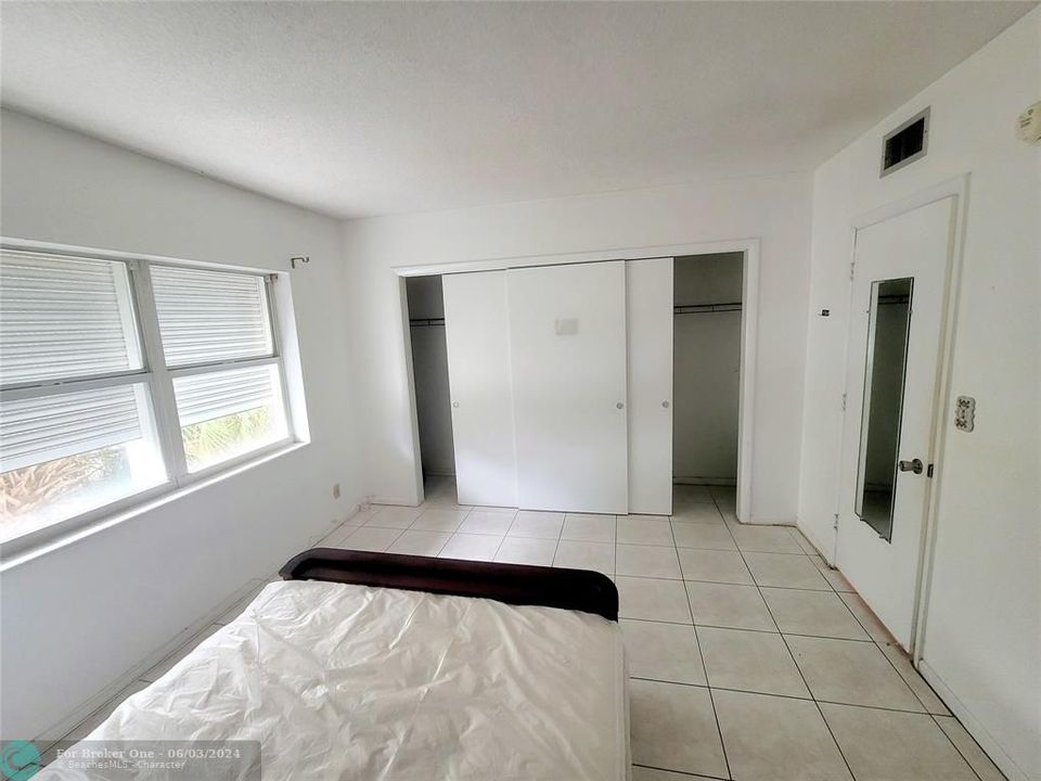 Active With Contract: $165,000 (1 beds, 1 baths, 644 Square Feet)