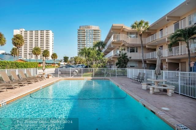 Active With Contract: $165,000 (1 beds, 1 baths, 644 Square Feet)