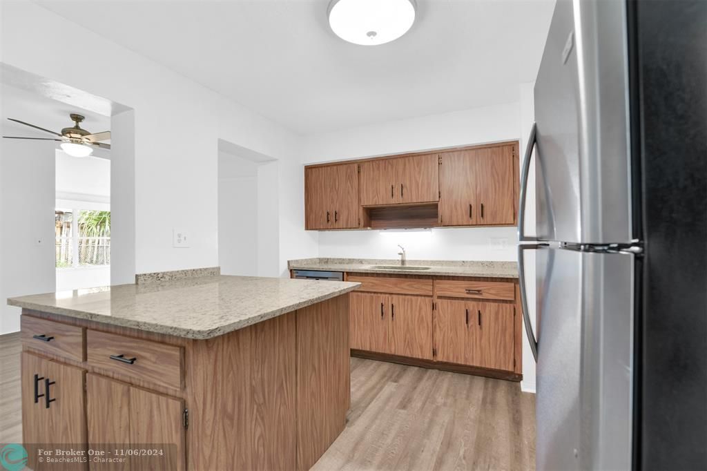 Active With Contract: $3,300 (3 beds, 2 baths, 1694 Square Feet)