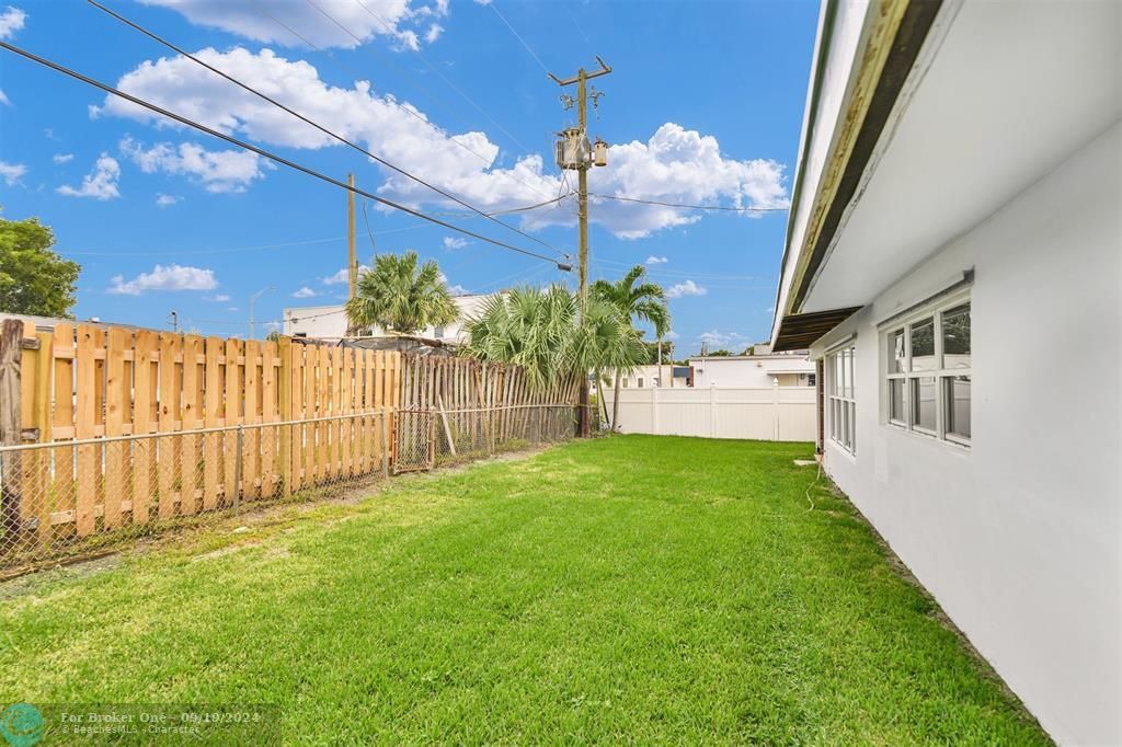 Active With Contract: $3,300 (3 beds, 2 baths, 1694 Square Feet)