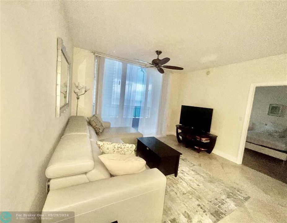 For Rent: $4,250 (2 beds, 2 baths, 1020 Square Feet)