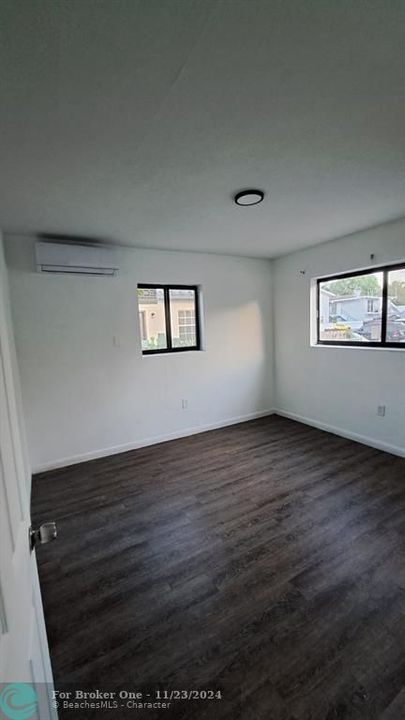 Active With Contract: $1,695 (1 beds, 1 baths, 5058 Square Feet)