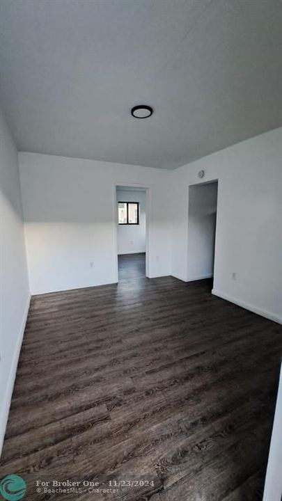 Active With Contract: $1,695 (1 beds, 1 baths, 5058 Square Feet)